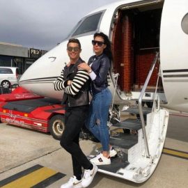 Ronaldo, özel jetiyle İtalya'ya döndü