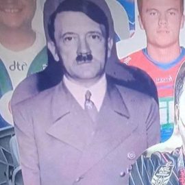 Avustralya'da karton Hitler krizi