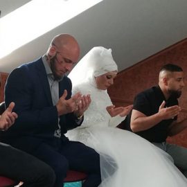 Boksör Ott'dan sonra eşi de Müslüman oldu