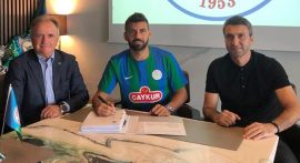 Selim Ay Rizespor'a imza attı