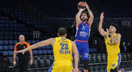 Anadolu Efes evinde kazandı