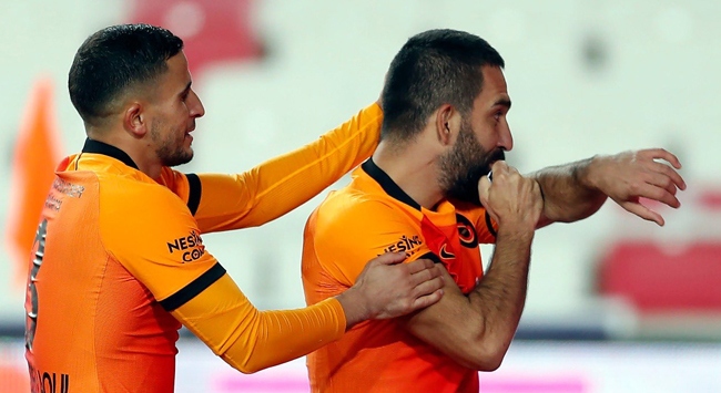 Arda Turan 9,5 yıl sonra Galatasaray formasıyla gol attı