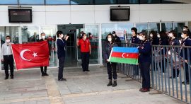 Karabağ takımı Sivas'ta "Çırpınırdı Karadeniz" şarkısıyla karşılandı