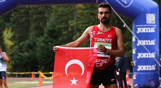 Köyünde koşmaya başladı atletizmde şampiyon oldu
