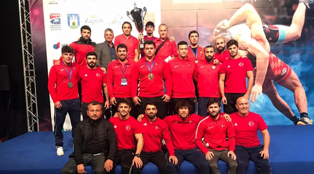 Milli güreşçiler Hırvatistan’da takım halinde şampiyon oldu