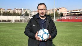 Bakan Kasapoğlu: Spor seyircisiyle güzel