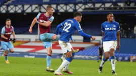 Everton'ın galibiyet serisini West Ham United bitirdi