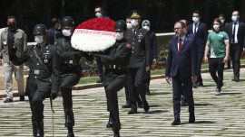 Bakan Kasapoğlu Anıtkabir'i ziyaret etti
