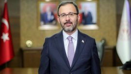 Bakan Kasapoğlu, Filenin Sultanları’nı tebrik etti