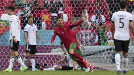 Ronaldo, Klose'yi yakaladı