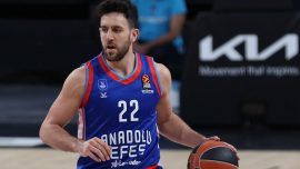 Anadolu Efes Vasilije Micic'in sözleşmesini uzattı