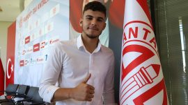 Antalyaspor'un yeni transferi sakatlandı