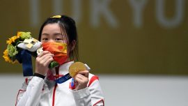 Tokyo Olimpiyatları'nda ilk altın madalyanın sahibi Qian Yang oldu