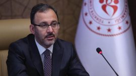 Bakan Kasapoğlu'ndan milli atletlere tebrik