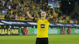Erling Haaland sezonu iki golle açtı