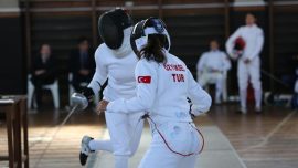 Eskrimde madalya mücadelesi sürüyor