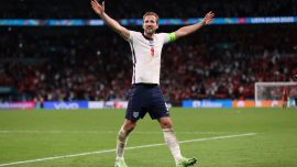 Harry Kane Tottenham'da kalıyor