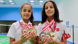 Badmintonun ikizleri Avrupa'da raket sallayacak