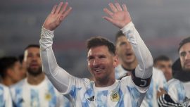 Lionel Messi Brezilyalı Pele'yi geçti