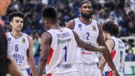 Anadolu Efes Yunanistan'da farklı kaybetti