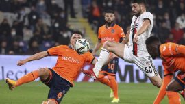 Başakşehir Beşiktaş'tan 3 puanı aldı