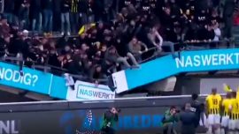 Hollanda'da galibiyet kutlamasında tribün çöktü
