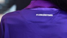 Samsunspor'dan kadına şiddetle mücadeleye "mor formalı" destek