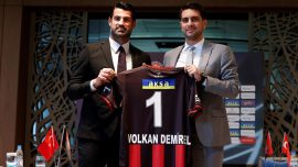 Fatih Karagümrük'te Volkan Demirel için imza töreni düzenlendi