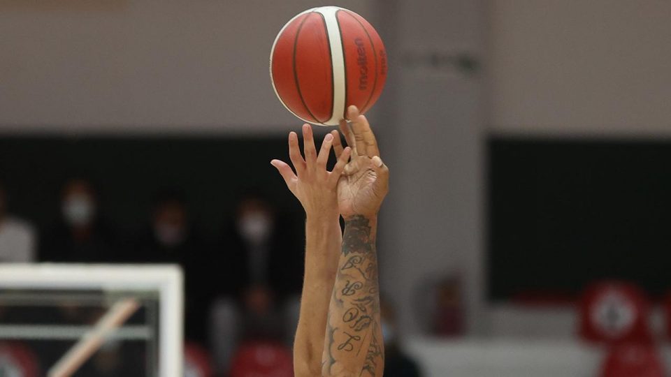 FIBA Şampiyonlar Ligi’nde bir maça daha koronavirüs engeli