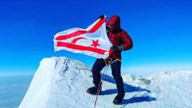 KKTC bayrağını Antarktika'nın zirvesine dikti