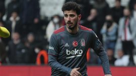 Beşiktaş'ta Oğuzhan Özyakup sakatlandı