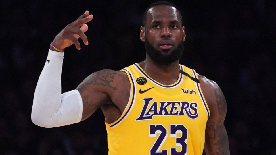 LeBron James, NBA’in toplam sayı rekorunu kırdı