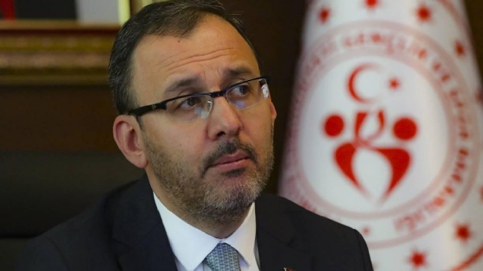 Bakan Kasapoğlu’ndan Bahçeşehir Koleji’ne tebrik