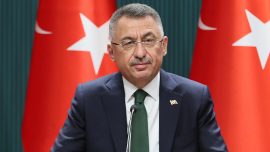 Cumhurbaşkanı Yardımcısı Oktay'dan altın madalya kazanan güreşçilere tebrik