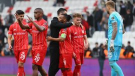 İzmir'de kazanan Antalyaspor
