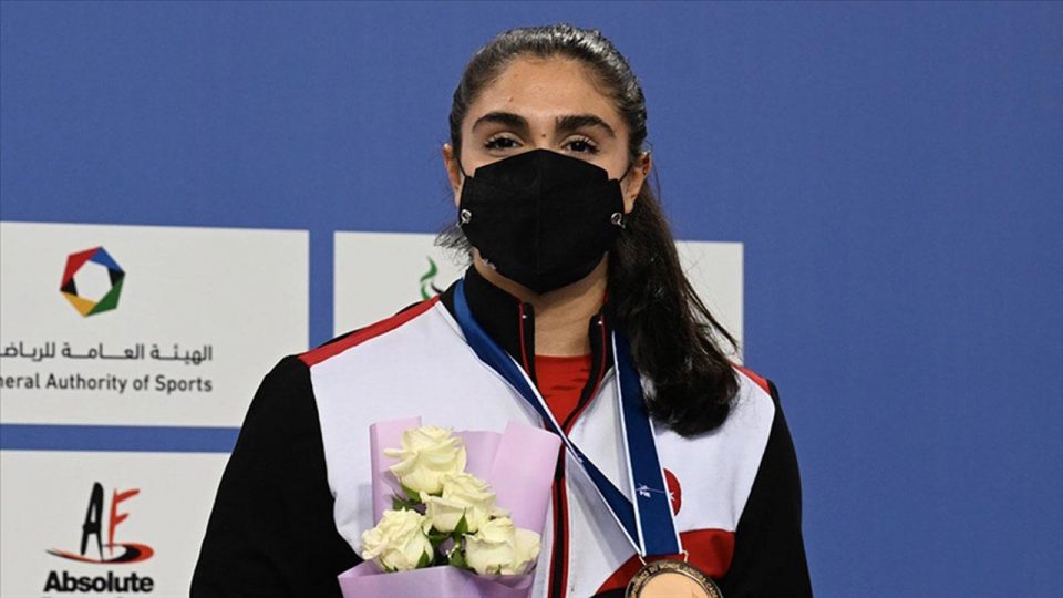 Türk eskrim tarihinde bir ilk: Aleyna Ertürk’ten bronz madalya