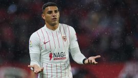 Aston Villa'dan savunmaya takviye