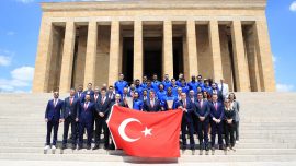 Avrupa şampiyonu Anadolu Efes'ten Anıtkabir'e ziyaret