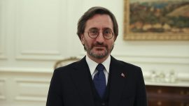 Fahrettin Altun'dan milli boksör Ayşe Çağırır'a tebrik