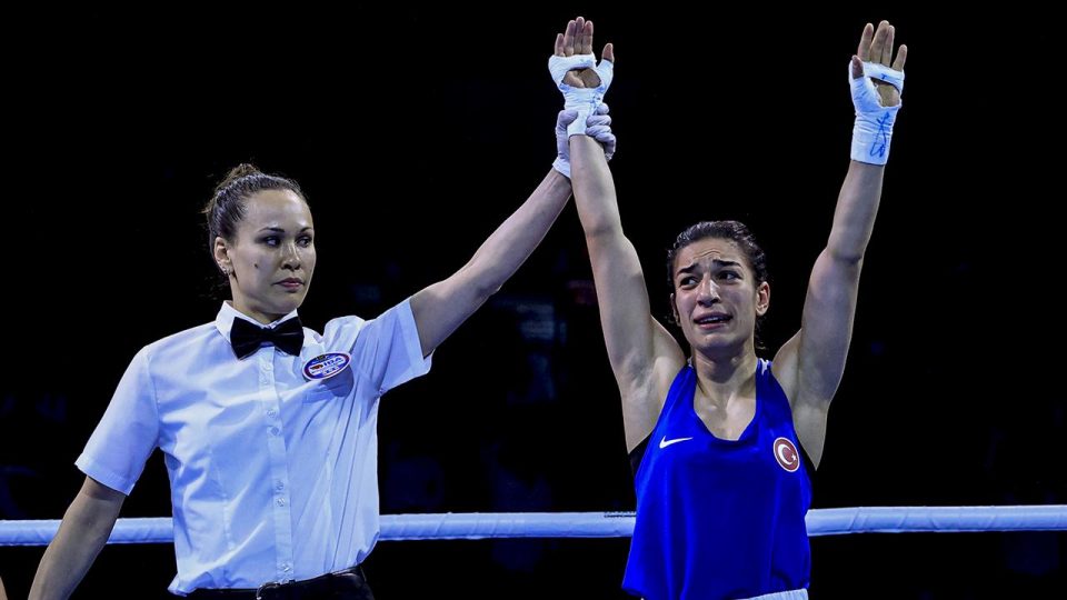 Milli boksör Ayşe Çağırır finale yükseldi