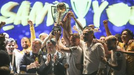 Süper Lig'e yükselen MKE Ankaragücü, şampiyonluk kupasını aldı