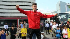 Milli sporcu Süleyman Aydemir Uşak'ta sevinçle karşılandı