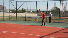 Malazgirt'te tenis kortu açıldı