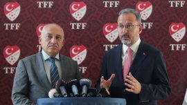 Bakan Kasapoğlu'ndan TFF Başkanı Büyükekşi'ye ziyaret