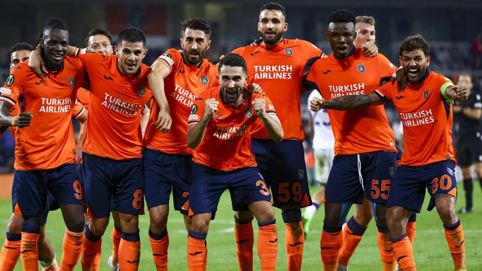 Başakşehir liderliğini sürdürdü