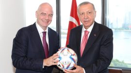 FIFA Başkanı Infantino'dan Cumhurbaşkanı Erdoğan'a özel hediye