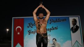 Kel Aliço Pehlivanı Anma Yağlı Güreşleri'nde başpehlivan Hasan Cengiz
