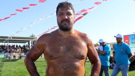 "Usta" başpehlivan Recep Kara'dan genç başpehlivanlara destek