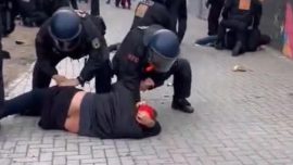 Almanya'da taraftara şiddet uygulayan polis hakkında soruşturma
