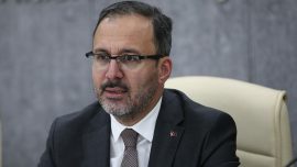Bakan Kasapoğlu milli dalışçıları tebrik etti